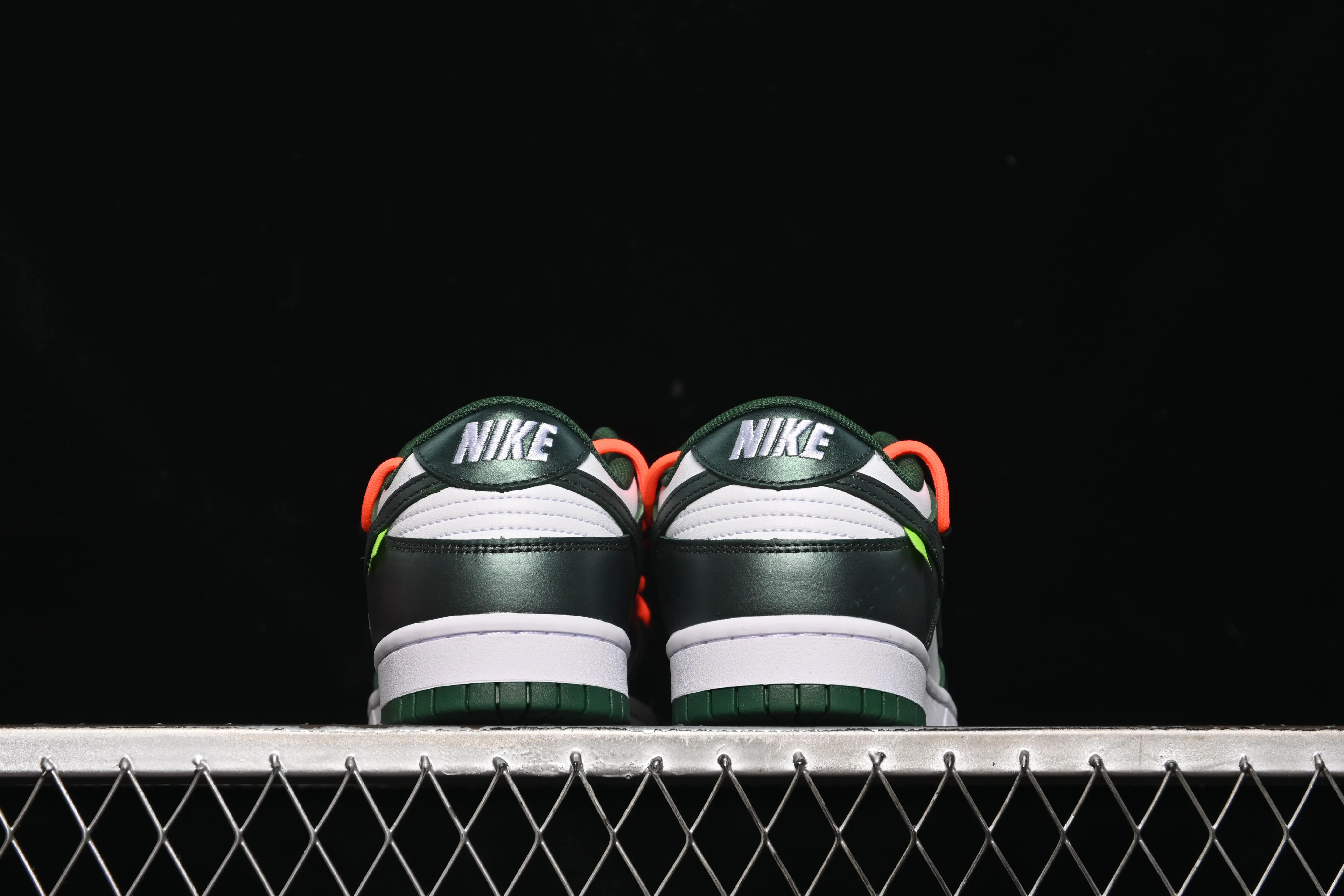 All Categories Nk SB Dunk Series Nk SB Dunk Low Low-top sneakers Nike SB Dunk Low Laser Green Straps Low-top casual sneakers DD1391-101